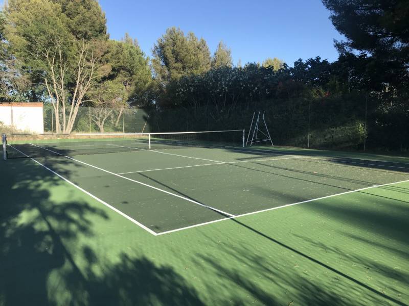 Court de tennis bicolore après travaux