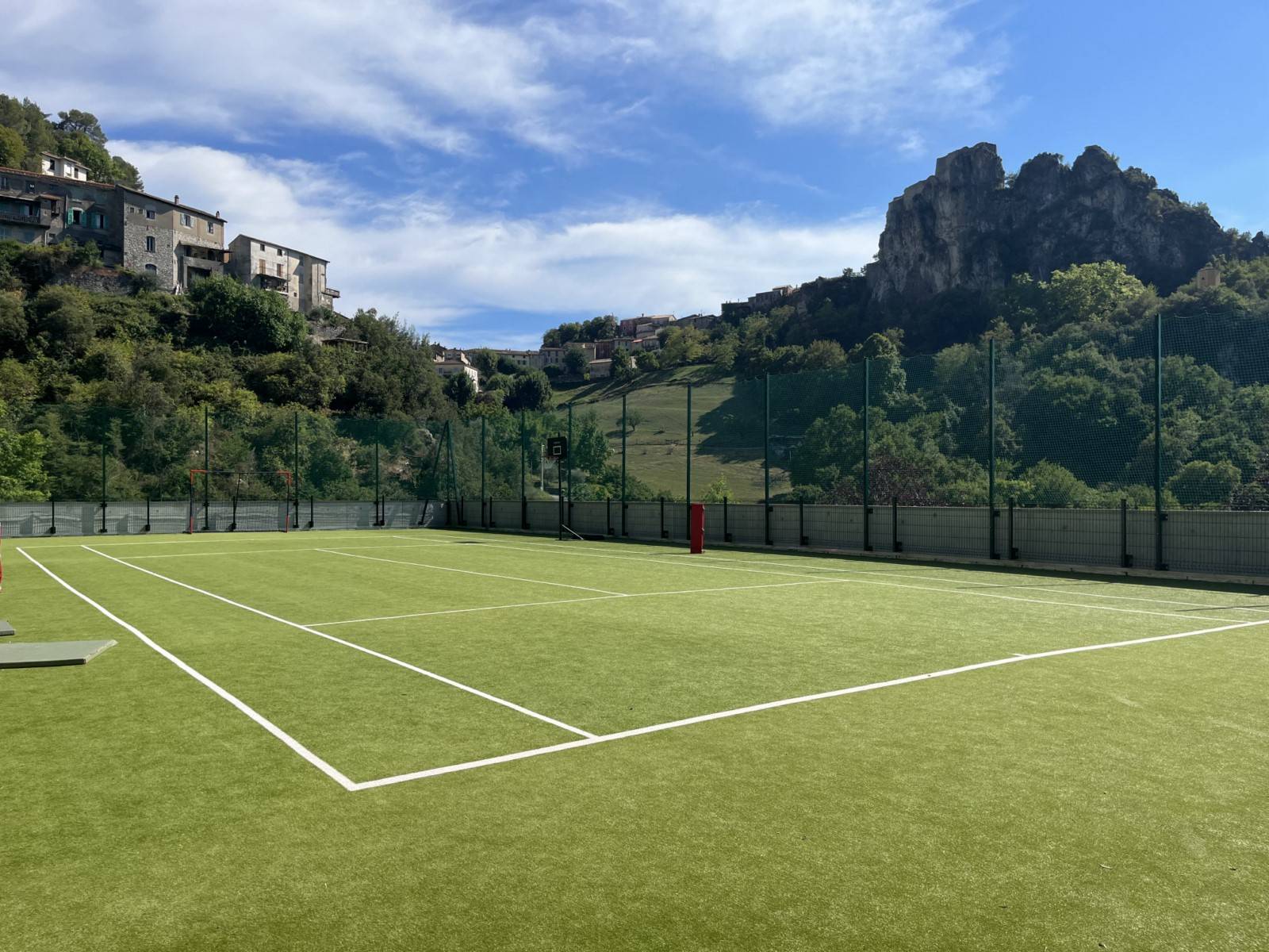 Aménagement de plages de piscines sur-mesure dans un camping situé à Saint-Raphaël dans le Var