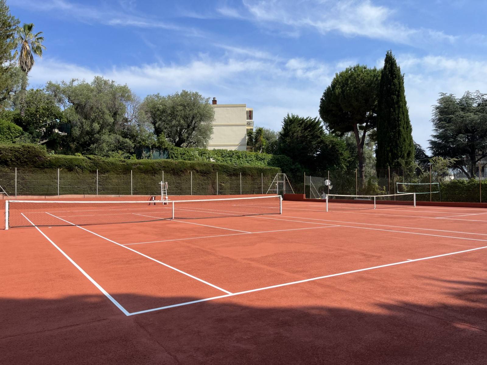 Qui contacter pour la fabrication et la construction de terrain de padel à Saint-Raphaël dans le Var ?