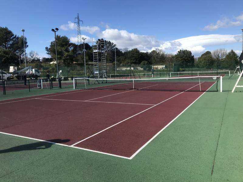 Court de tennis en béton poreux