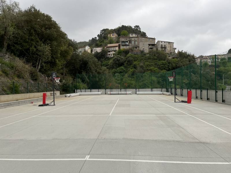 Cour d'école initiale