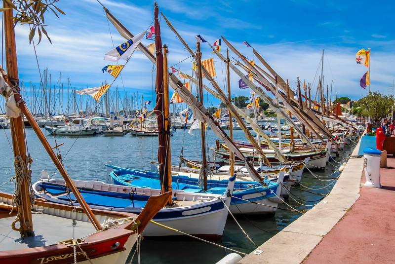 Berlines de Luxe et Service Conventionné pour Vos Longs Trajets au départ Toulon 83 Région Sud Taxi